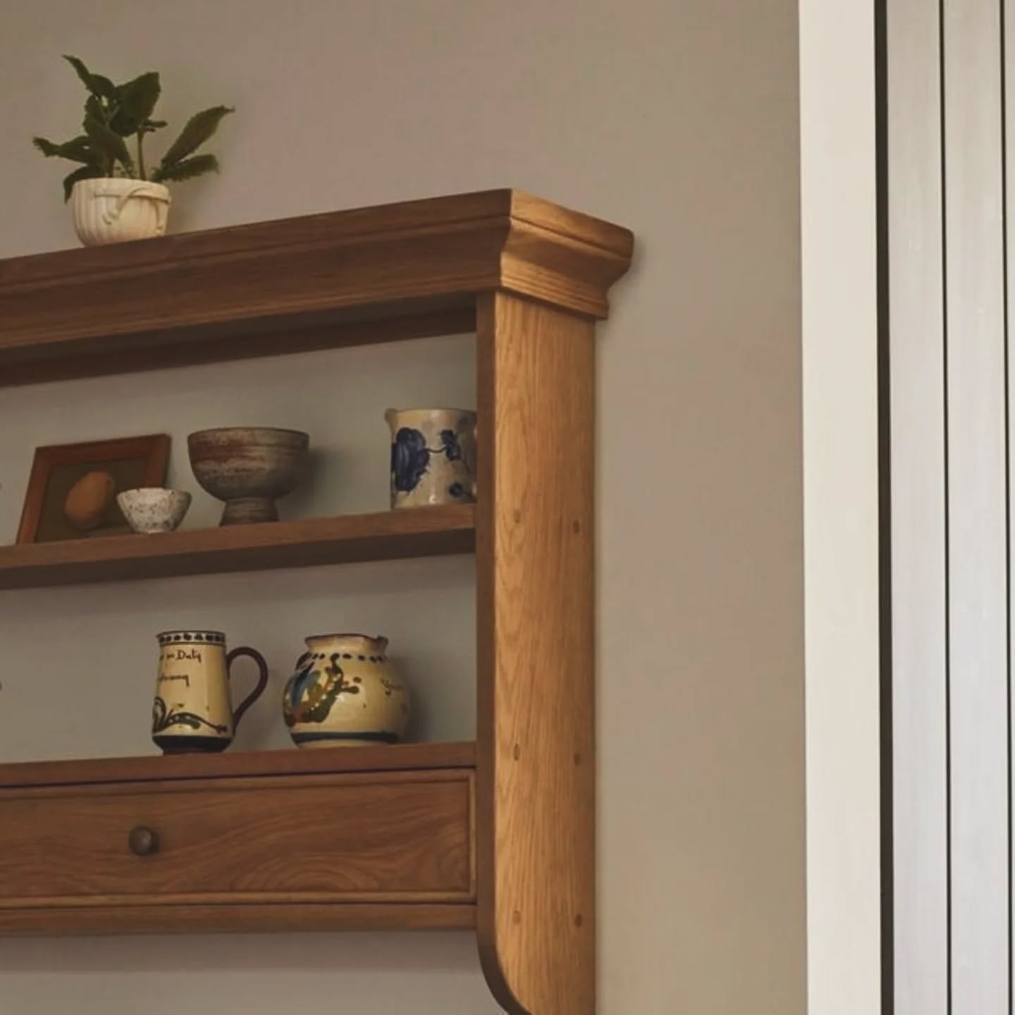 شلف دیواری محصولی فوق‌العاده شیک و خفن تقدیم نگاه تون